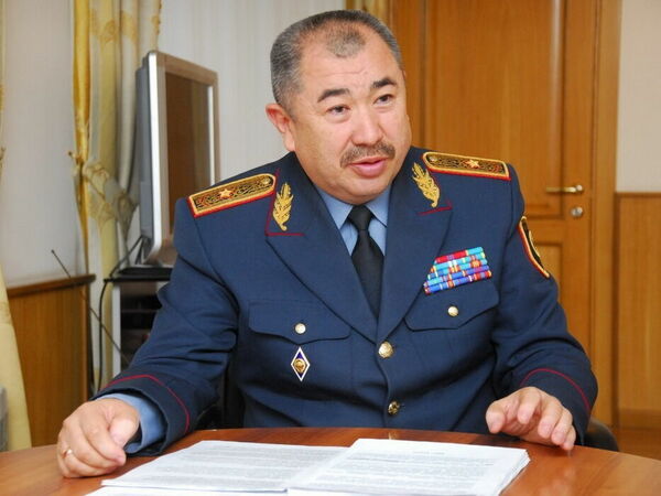 За бронированной дверью