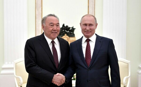 В товарищах согласье есть!