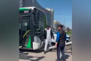 Пассажирский автобус врезался в столб в Нур-Султане