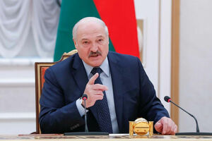 “Гиены стоят  по периметру”