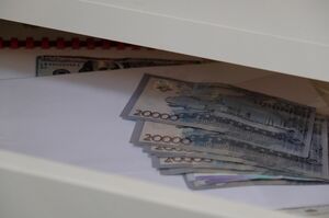 Посредница из антикора