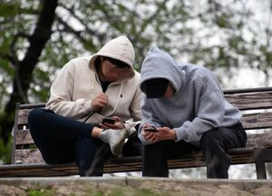 По ком звонит телефон?