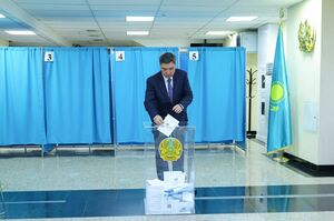 Олжас Бектенов проголосовал на выборах в Курултай