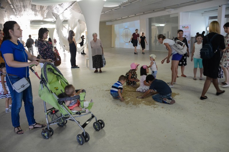 ARTBATFEST в крытом помещении - удовольствие не для всех.