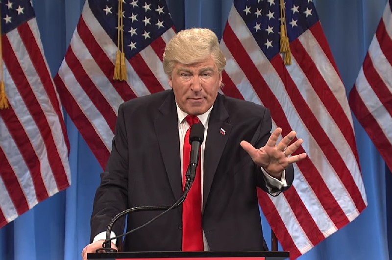 Алек БОЛДУИН уже долгое время пародирует Дональда ТРАМПА.