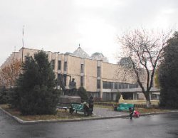 Выставили