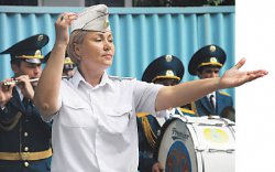Она - свой парень