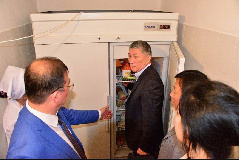“Ревизоры”-самозванцы суют свой нос в школьные холодильники и кастрюли, не имея на это никаких законных прав.
