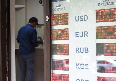 Курс продажи доллара в обменниках Алматы снизился до 362 тенге, в Астане и Шымкенте – до 363 и 362,5 тенге соответственно