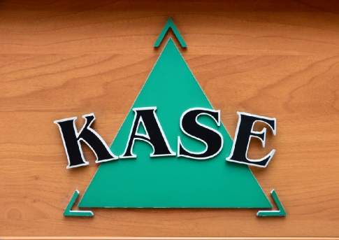 Тенге на KASE упал до 383,23 тенге за один доллар
