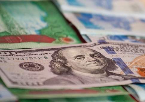 Курс тенге на KASE понизился до 333,17 тенге за доллар
