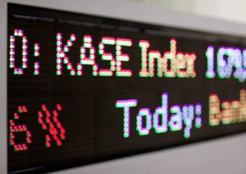 Средневзвешенный курс тенге на торгах KASE снизился до 368,91 тенге за доллар