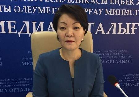 Время, проведенное возле супруга - военнослужащего или дипломата, засчитают в качестве трудового стажа в Казахстане