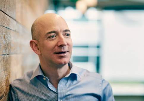 Билла Гейтса вытеснили с первой строчки рейтинга миллиардеров Forbes