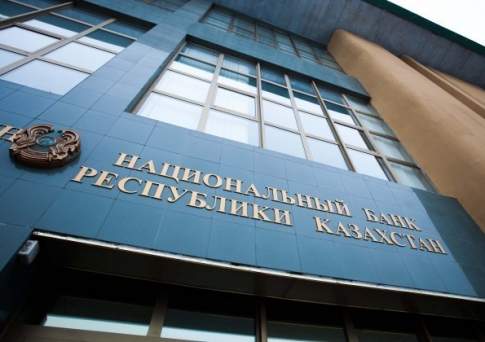 Нацбанк: за 2015 год тенге в реальном выражении ослаб почти на 30%