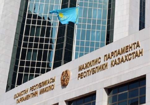 Парламент Казахстана принял закон о коллекторской деятельности