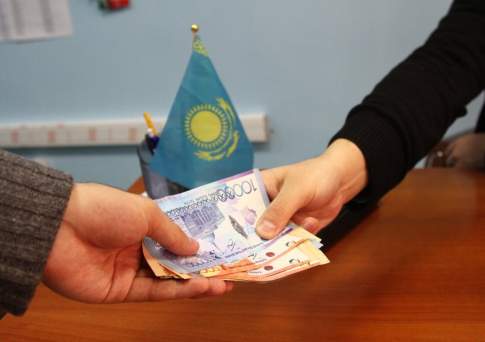 Более чем на 2 млн тенге оштрафован инспектор отделения розыска Астаны за принуждение к взятке