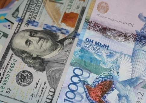Курс продажи доллара в обменниках Алматы достиг 370 тенге, Астаны и Шымкента – 368,7 и 369 тенге