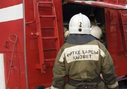 Цех площадью 160 кв.м горел в Алматы