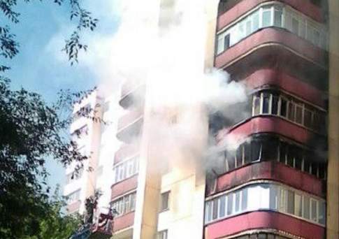 60 человек эвакуировали из горящего 12-этажного дома в Алматы
