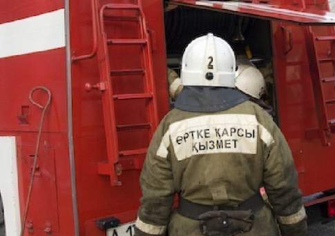 Пожар тушат в кафе «Ангар» в Алматы