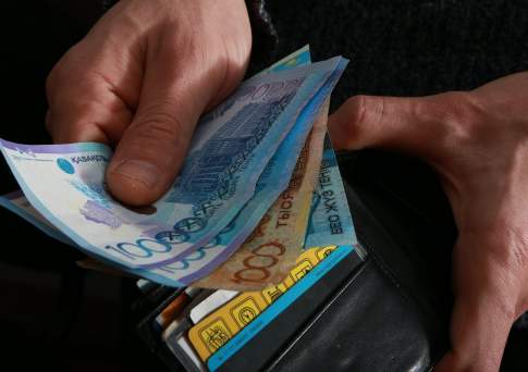Вышедшие из обращения в Казахстане банкноты номиналом 2 тысячи, 5 тысяч и 10 тысяч будут обмениваться в течение 3-х лет
