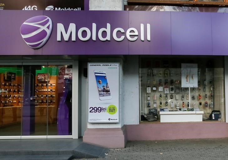 © Reuters. Салон сотового оператора Moldcell в центре Кишинева