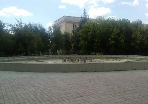 Высохли фонтаны - конкурс сдвинули нежданно