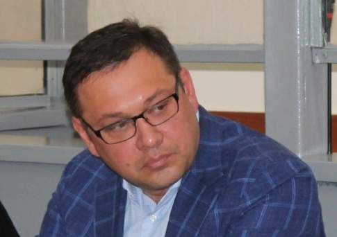 Он не виноват. Но виноват