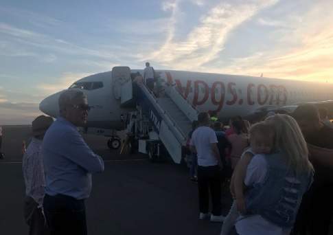Как провожают самолёты