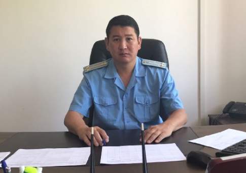Возможно, в её руках оказались спички...