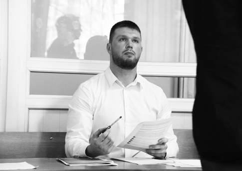 Снова за решётку