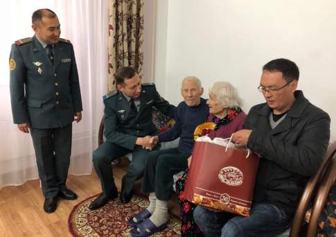 Фронтовики, наденьте ордена!