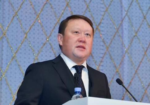 Прикрылись стыдливо...