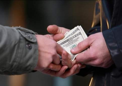 Полиция продолжает брать