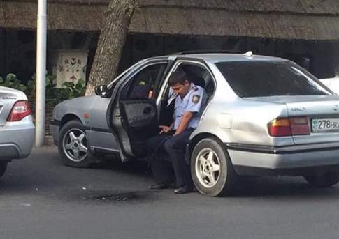 Писающий коп